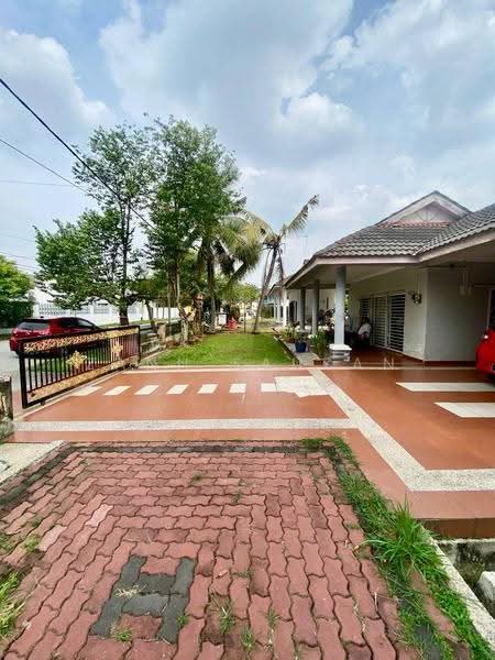 Bungalow House for Sale in Bukit Sentosa (Rawang) - Zann Fauzan - Exterior - PropertyGuru.com.my