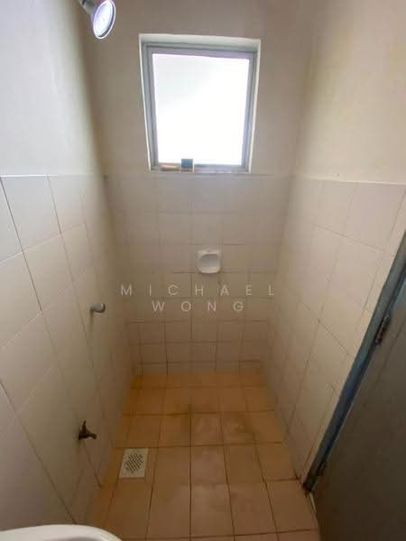 Kondominium untuk Dijual di Indah Condominium - Michael Wong - Bathroom - PropertyGuru.com.my