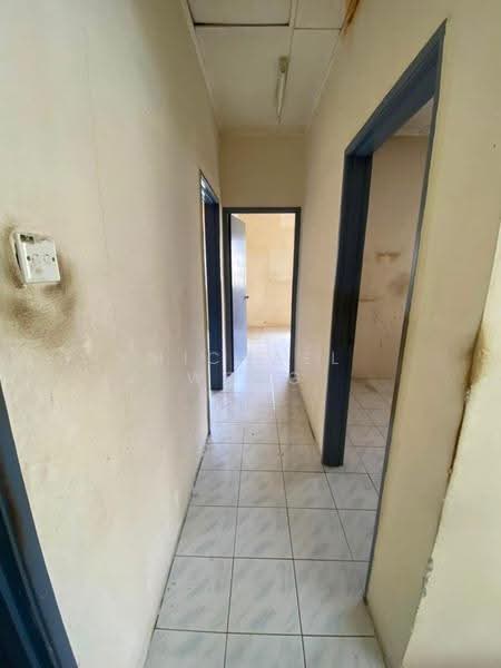 Kondominium untuk Dijual di Indah Condominium - Michael Wong - Corridor - PropertyGuru.com.my