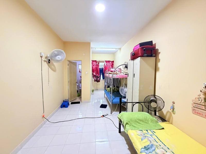 Pangsapuri untuk Dijual di Sri Ixora Apartment - Danial Mohd Zaki - Bedroom - PropertyGuru.com.my