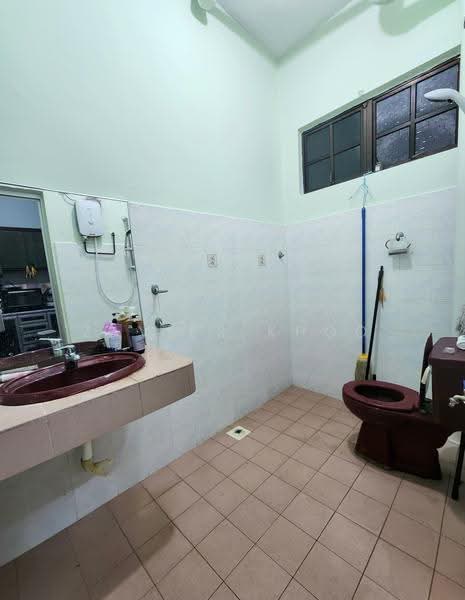 Cluster House for Sale in Taman Sri Kluang (Kluang) - ZAVIER KHOO - Bathroom - PropertyGuru.com.my