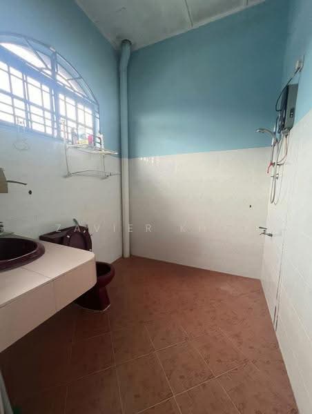 Cluster House for Sale in Taman Sri Kluang (Kluang) - ZAVIER KHOO - Bathroom - PropertyGuru.com.my