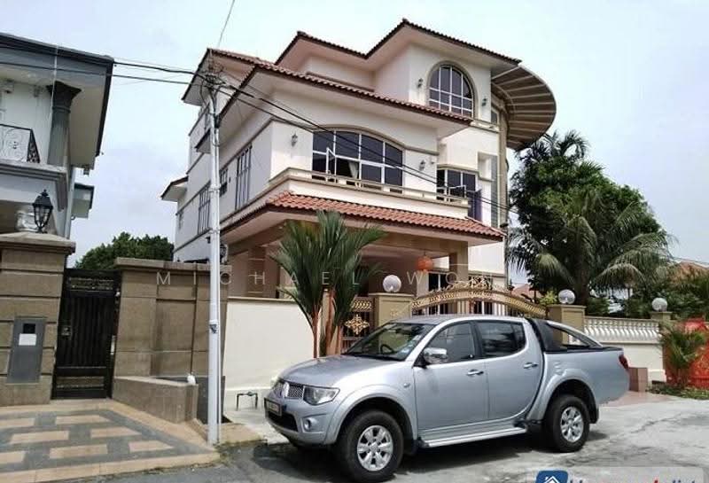 Bungalow House for Sale in Taman Villa Heights (Kajang) - Michael Wong - Exterior - PropertyGuru.com.my