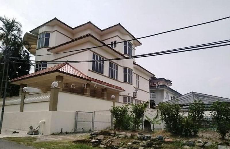 Bungalow House for Sale in Taman Villa Heights (Kajang) - Michael Wong - Exterior - PropertyGuru.com.my