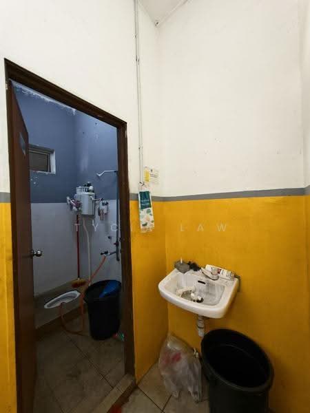 Kedai untuk Dijual di Taman Universiti (Skudai) - Tycia Law - Bathroom - PropertyGuru.com.my