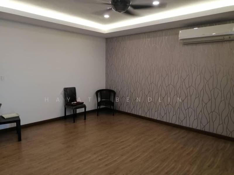 2-storey Terraced House for Sale in Bandar Sri Sendayan (Negeri Sembilan) - Hayati Bendlin - Living Room - PropertyGuru.com.my