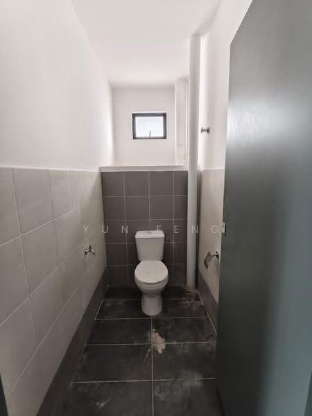 Shop for Rent in Johor Bahru (Johor) - Yun Feng - Bathroom - PropertyGuru.com.my