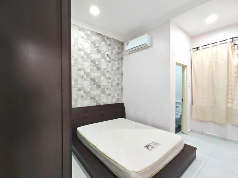 Rumah Teres 1-Tingkat untuk Disewa di Austin Perdana (Tebrau) - YC Fung - Bedroom - PropertyGuru.com.my