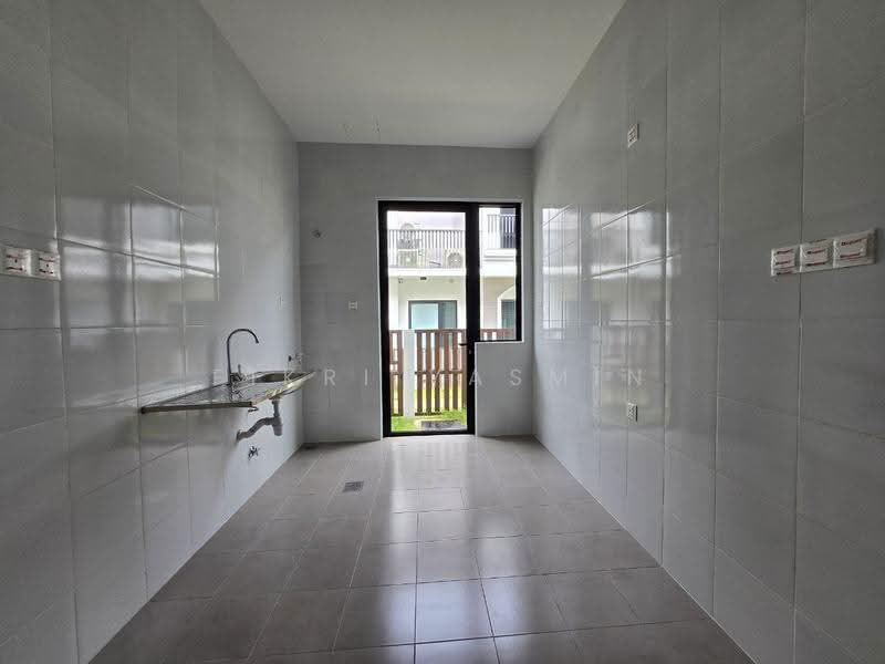 Rumah Teres 2-Tingkat untuk Disewa di Setia Safiro (Cyberjaya) - Fikri Yasmin - Kitchen - PropertyGuru.com.my