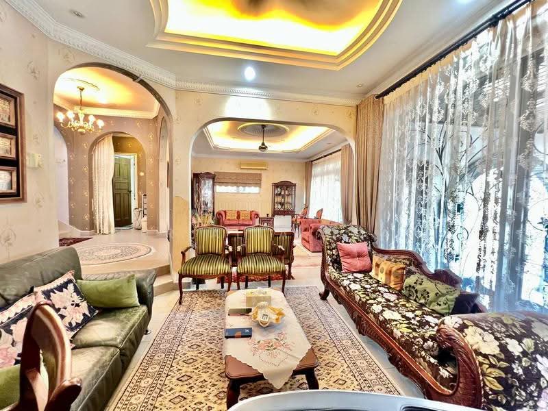 Bungalow House for Sale in Shah Alam (Selangor) - Nur Alia Omar - Living Room - PropertyGuru.com.my