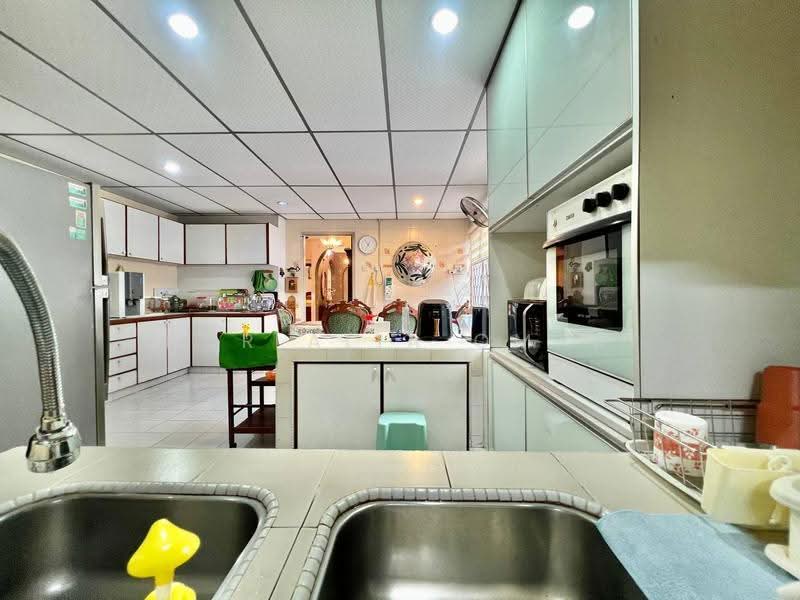 Bungalow House for Sale in Shah Alam (Selangor) - Nur Alia Omar - Kitchen - PropertyGuru.com.my