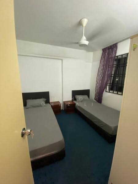 Pangsapuri untuk Dijual di Pangsapuri Putra Damai - Mohd Ghazali - Bedroom - PropertyGuru.com.my