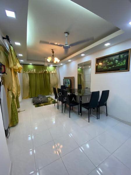 Pangsapuri untuk Dijual di Pangsapuri Putra Damai - Mohd Ghazali - Living Room - PropertyGuru.com.my