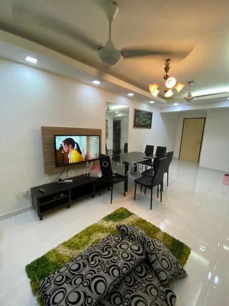 Pangsapuri untuk Dijual di Pangsapuri Putra Damai - Mohd Ghazali - Living Room - PropertyGuru.com.my