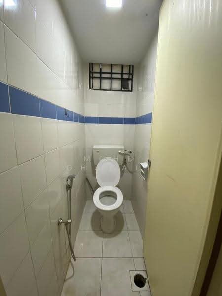 Pangsapuri untuk Dijual di Pangsapuri Putra Damai - Mohd Ghazali - Bathroom - PropertyGuru.com.my
