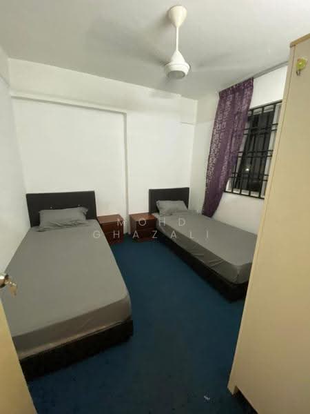 Pangsapuri untuk Dijual di Pangsapuri Putra Damai - Mohd Ghazali - Bedroom - PropertyGuru.com.my