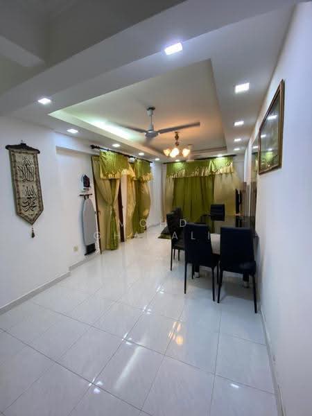 Pangsapuri untuk Dijual di Pangsapuri Putra Damai - Mohd Ghazali - Living Room - PropertyGuru.com.my