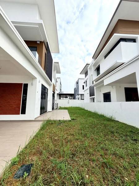 Bungalow House for Sale in Alam Nusantara (Setia Alam) - Nur Alia Omar - PropertyGuru.com.my