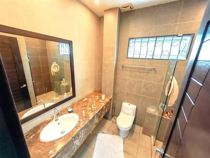 Bungalow House for Sale in Taman Villa Heights (Kajang) - Siti Fairuz Rahim - Bathroom - PropertyGuru.com.my