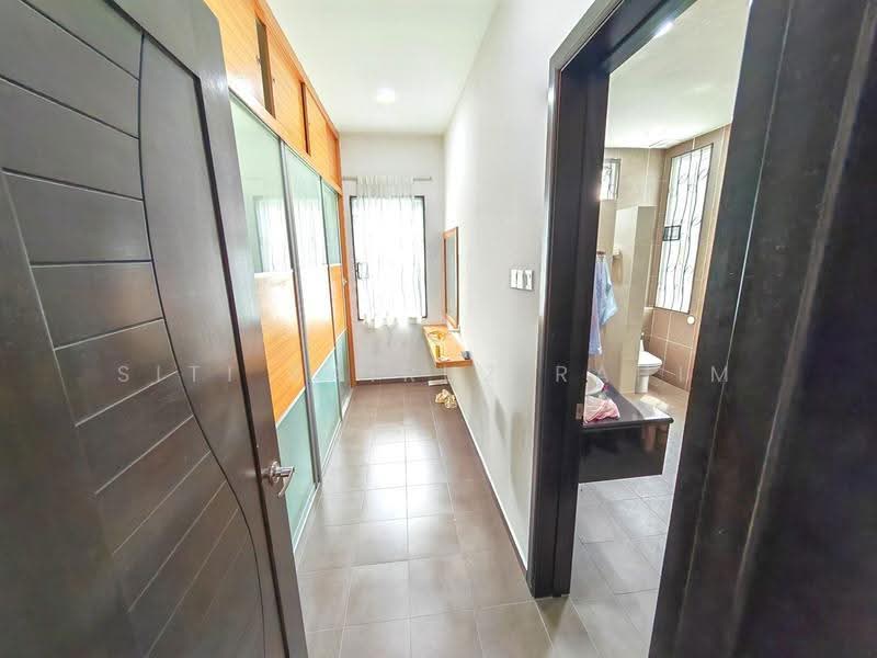 Bungalow House for Sale in Taman Villa Heights (Kajang) - Siti Fairuz Rahim - Corridor - PropertyGuru.com.my