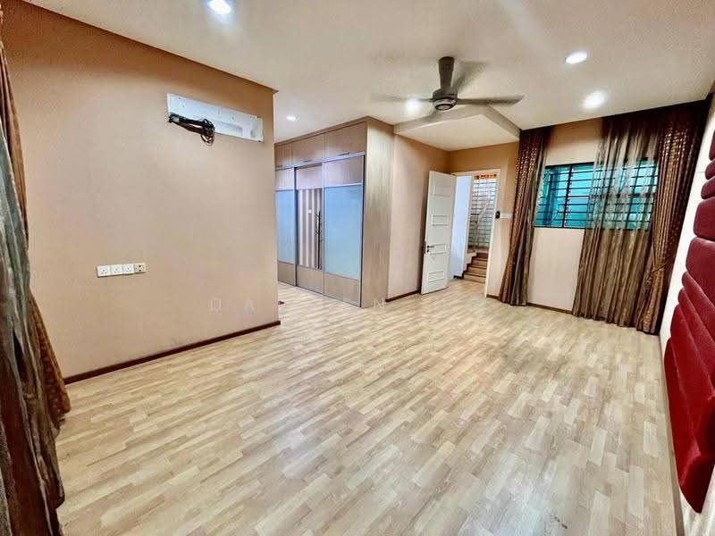 Rumah Teres 2.5-Tingkat untuk Dijual di Putra Heights (Subang Jaya) - Darren Ng - Bedroom - PropertyGuru.com.my