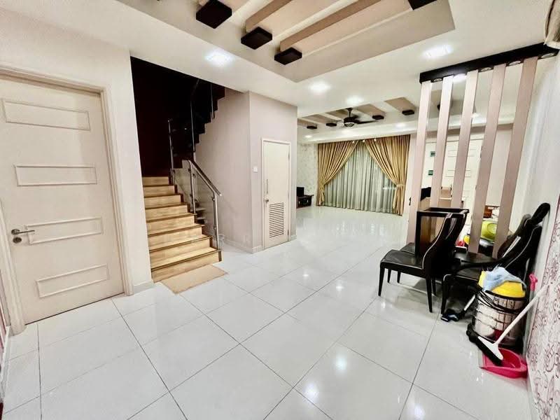 Rumah Teres 2.5-Tingkat untuk Dijual di Putra Heights (Subang Jaya) - Darren Ng - Living Room - PropertyGuru.com.my