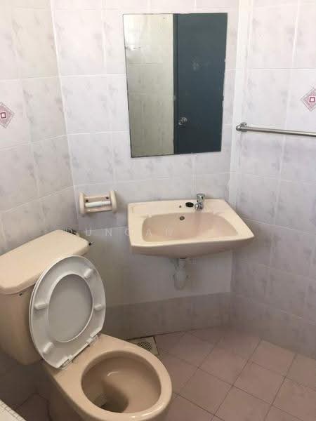 Kondominium untuk Disewa di Endah Villa - Duncan Lee - Bathroom - PropertyGuru.com.my