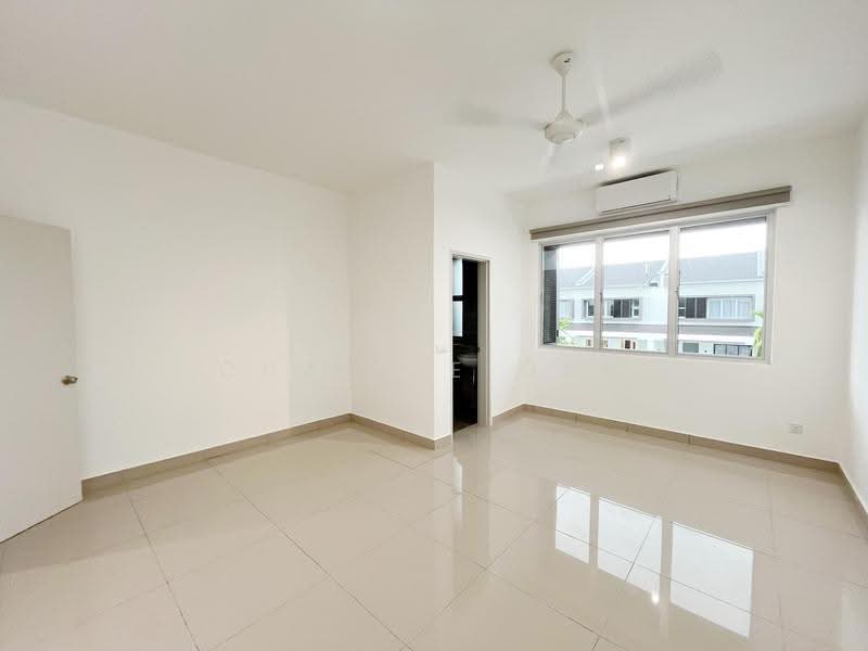 2-storey Terraced House for Rent in Bandar Rimbayu (Telok Panglima Garang) - Charlie Gan - Living Room - PropertyGuru.com.my