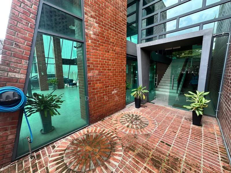 Warehouse for Sale in Taman Sains Selangor (Kota Damansara) - Nur Adibah Ishak - Entrance - PropertyGuru.com.my