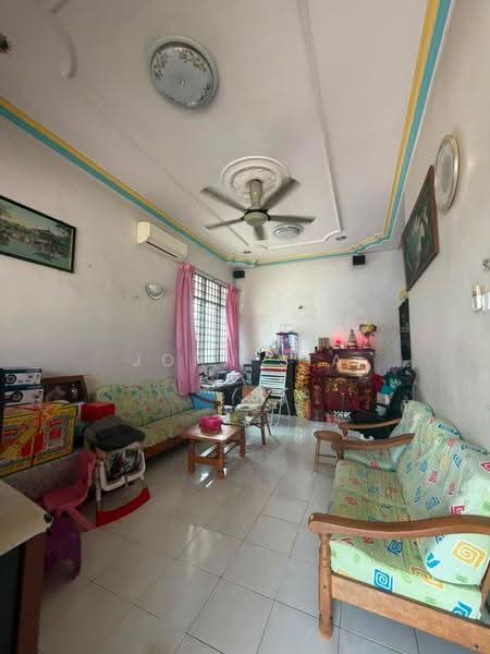 1-storey Terraced House for Sale in Taman Perling (Perling) - John Sia - Living Room - PropertyGuru.com.my