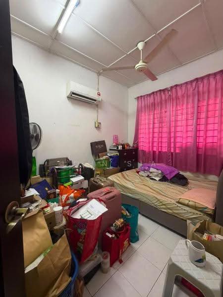 1-storey Terraced House for Sale in Taman Perling (Perling) - John Sia - Bedroom - PropertyGuru.com.my