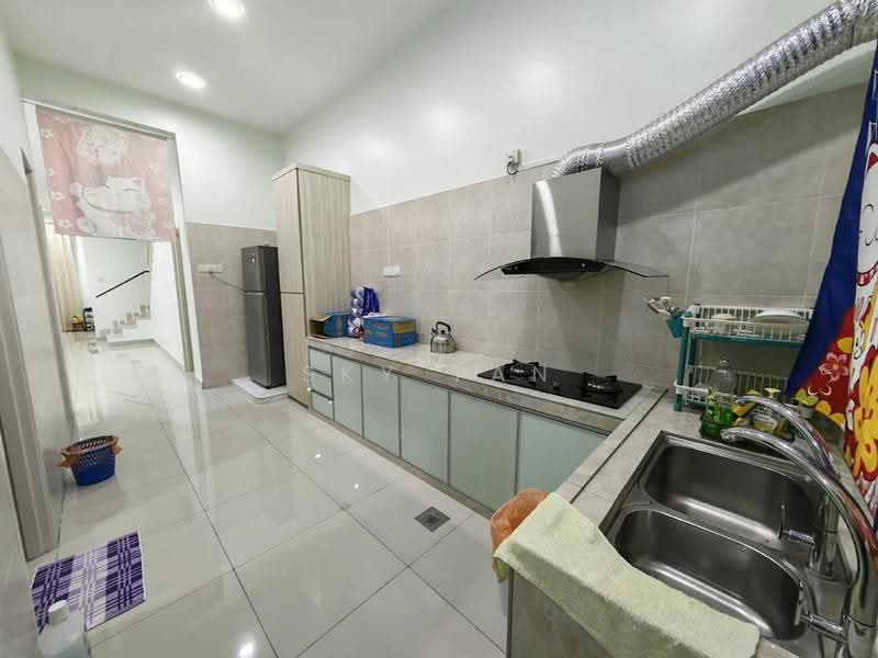 2-storey Terraced House for Sale in Taman Mount Austin (Tebrau) - Sky Tan - Kitchen - PropertyGuru.com.my