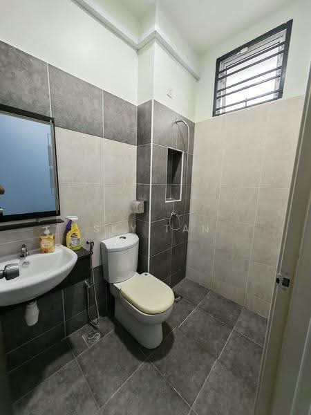 2-storey Terraced House for Sale in Taman Mount Austin (Tebrau) - Sky Tan - Bathroom - PropertyGuru.com.my