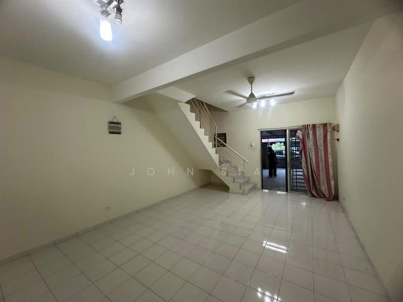 Rumah Teres 2-Tingkat untuk Dijual di Taman Lagenda Putra (Kulai) - John Sia - Living Room - PropertyGuru.com.my