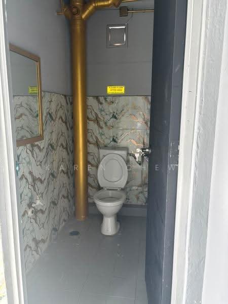 Shop / Office for Rent in Fettes Park (Tanjung Tokong) - Karen Chew - Bathroom - PropertyGuru.com.my