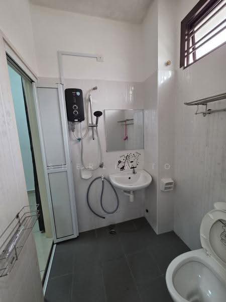 2-storey Terraced House for Rent in Taman Mutiara Rini (Skudai) - Sherlin To - Bathroom - PropertyGuru.com.my