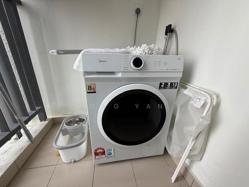 Kediaman Servis untuk Disewa di EDUSENTRAL - Fong Yan - Balcony - PropertyGuru.com.my