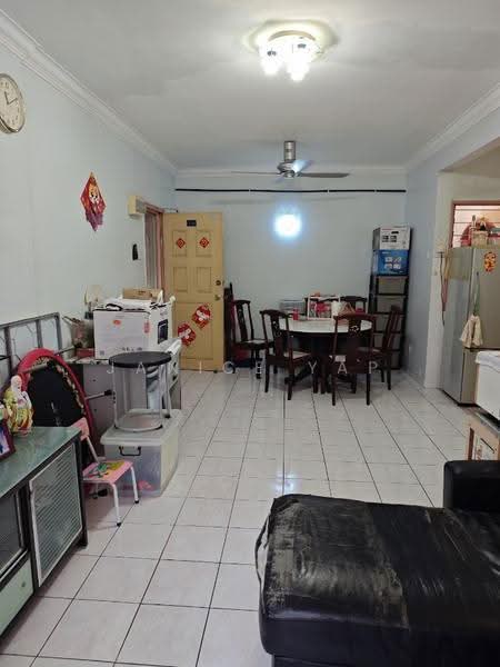 Apartment for Rent at Pangsapuri Seri Murni - Janice Yap - Living Room - PropertyGuru.com.my