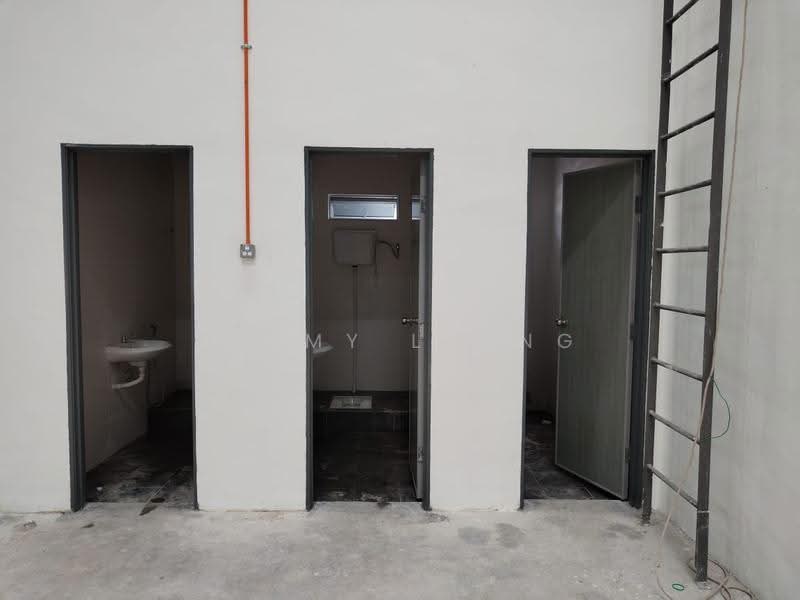Factory for Rent in Telok Panglima Garang (Selangor) - Jimmy Leong - Bathroom - PropertyGuru.com.my