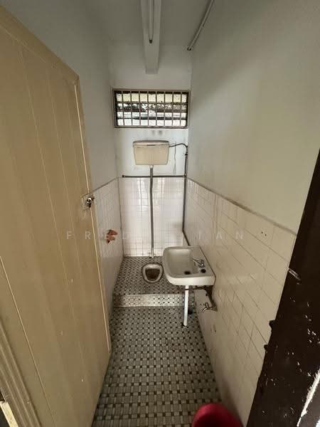 Semi-Detached House for Sale in Bayan Lepas (Penang) - Freddy Tan - Bathroom - PropertyGuru.com.my