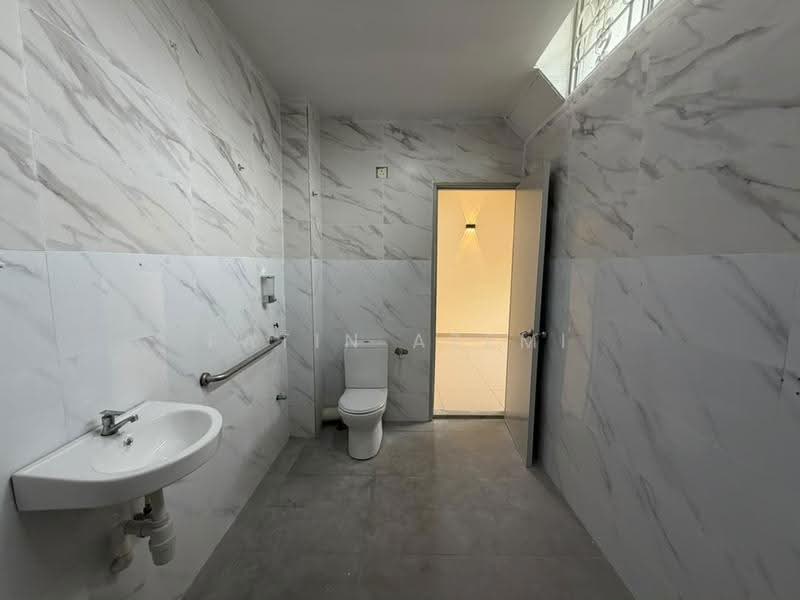 2-storey Terraced House for Sale in Kampung Tunku (Petaling Jaya) - Fatin Azemi - Bathroom - PropertyGuru.com.my