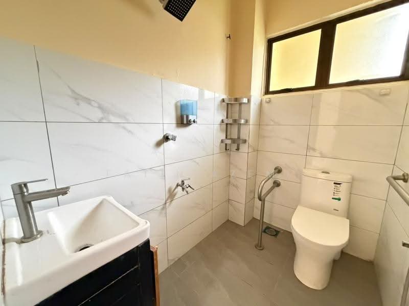 2-storey Terraced House for Sale in Kampung Tunku (Petaling Jaya) - Fatin Azemi - Bathroom - PropertyGuru.com.my