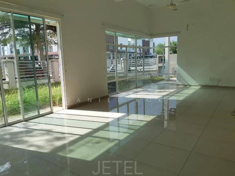 Rumah Berkembar untuk Dijual di Canary Garden (Klang) - Daniel Kok - Living Room - PropertyGuru.com.my