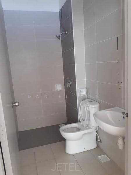 Rumah Berkembar untuk Dijual di Canary Garden (Klang) - Daniel Kok - Bathroom - PropertyGuru.com.my