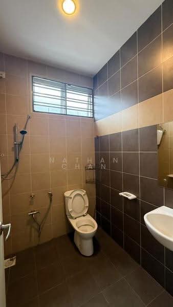 Rumah Teres 3-Tingkat untuk Dijual di Bandar Seri Alam (Masai) - Nathan Chan - Bathroom - PropertyGuru.com.my
