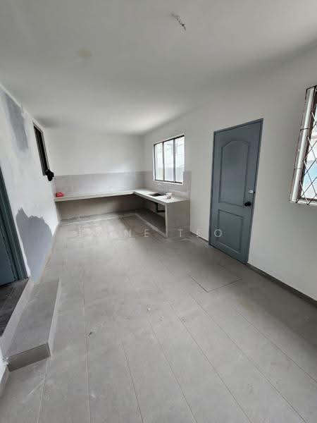 Rumah Teres 2-Tingkat untuk Disewa di Taman Sri Bahagia (Tampoi) - June Teo - Kitchen - PropertyGuru.com.my