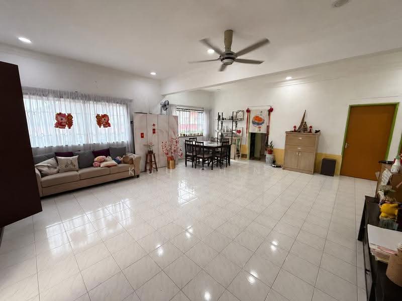 Semi-Detached House for Sale in Taman Skudai Indah (Skudai) - Kuu Chin - Living Room - PropertyGuru.com.my