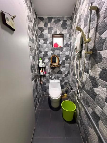 Semi-Detached House for Sale in Taman Skudai Indah (Skudai) - Kuu Chin - Bathroom - PropertyGuru.com.my