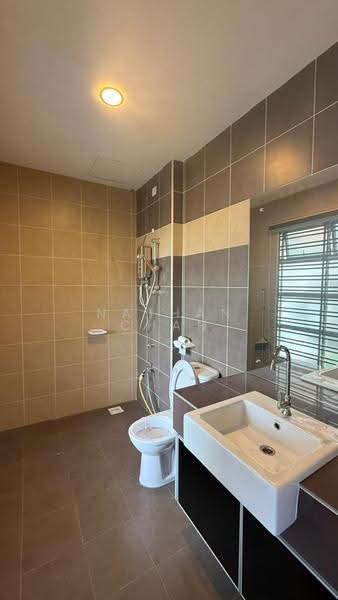 Rumah Teres untuk Dijual di Bandar Seri Alam (Masai) - Nathan Chan - Bathroom - PropertyGuru.com.my