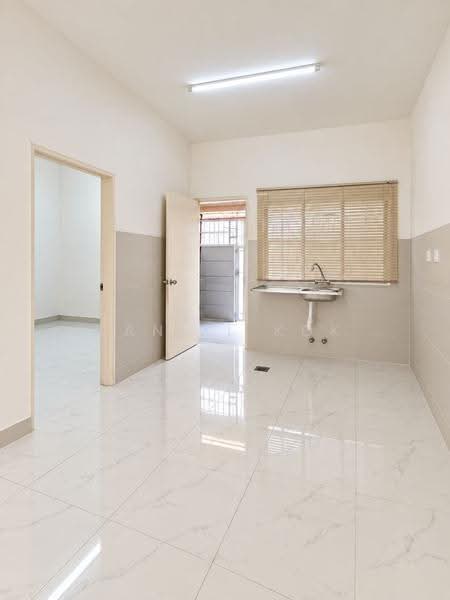 3-storey Terraced House for Sale in Setia Utama (Setia Alam) - Daniel Kok - Kitchen - PropertyGuru.com.my